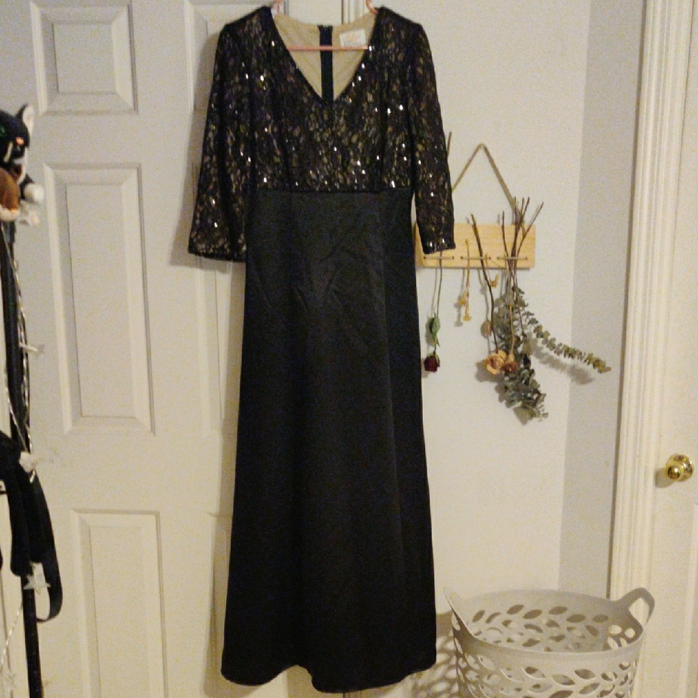 Black V-Neck Bell Sleeve Gown